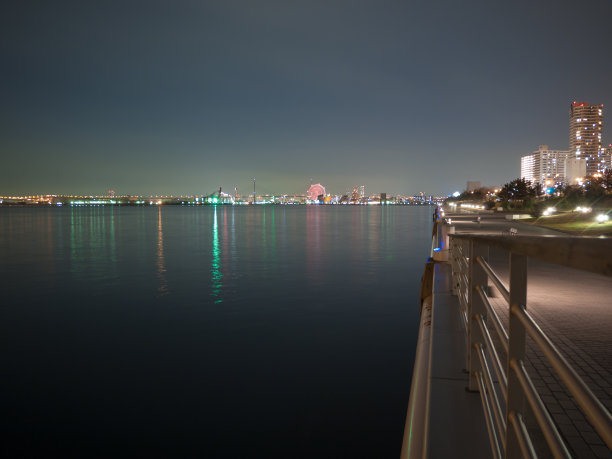 沿着海岸延伸图片下载