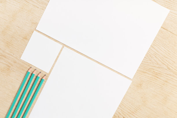 白纸和铅笔。图片下载