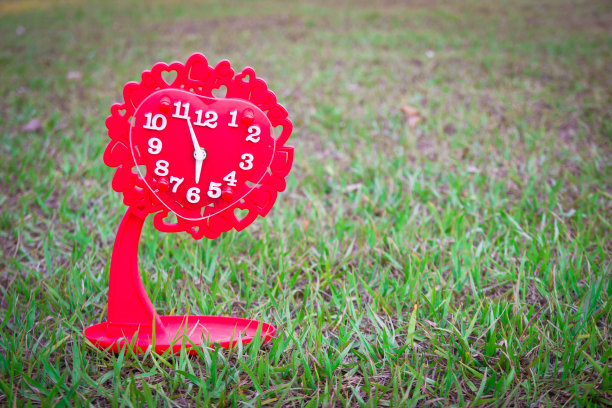 红色钟形心脏。图片下载