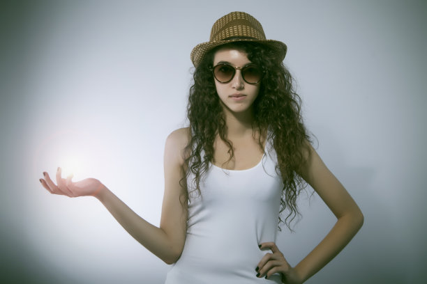 年轻的女孩图片下载