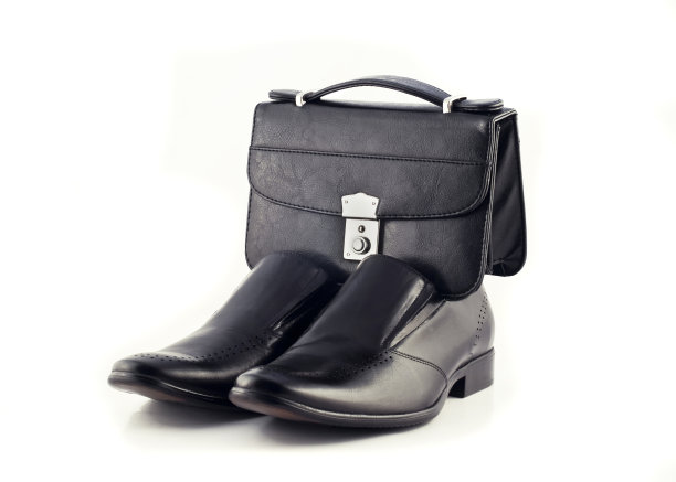 Pochette和Pair的男士经典皮鞋隔离图片下载