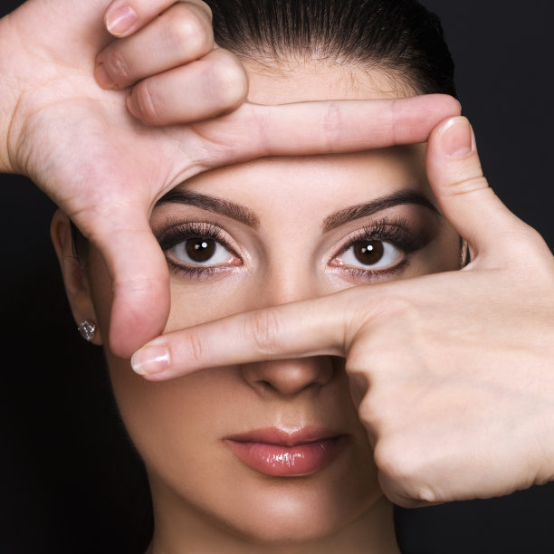 强烈的目光图片下载