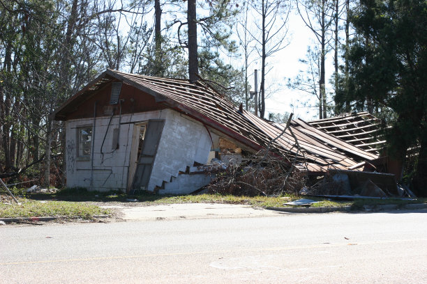 卡特里娜飓风摧毁了建筑。图片下载
