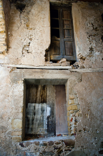 毁坏的房子图片下载