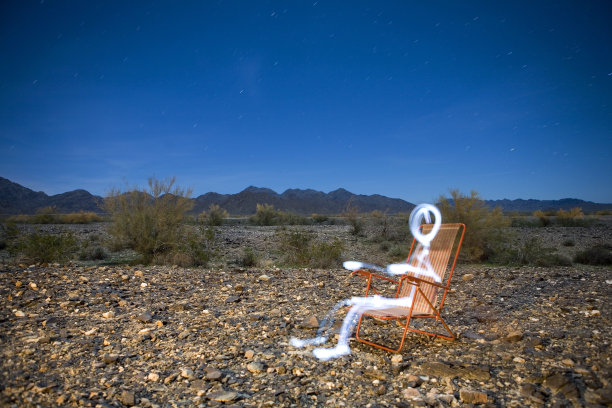 坐下来放松图片下载