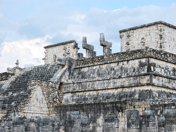 墨西哥尤卡坦半岛，奇琴伊察遗址的西部柱廊图片下载