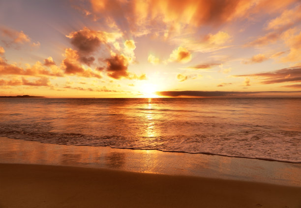 海滩上美丽的日落图片下载
