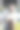 年轻的潮人商人查看他的笔记本电脑图片下载