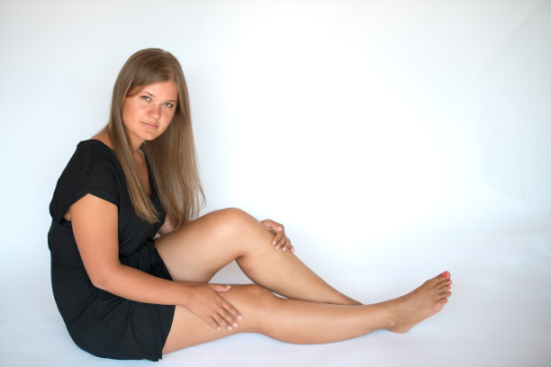 女孩穿着黑色图片下载