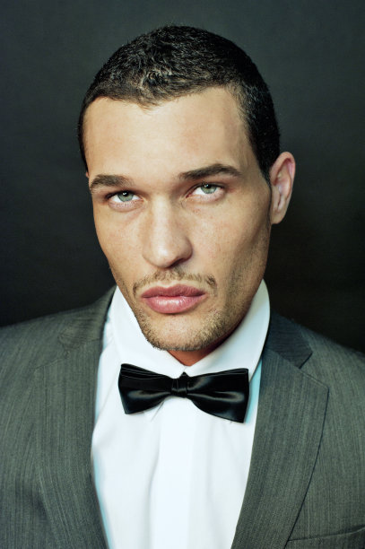 一个英俊男子的肖像图片下载