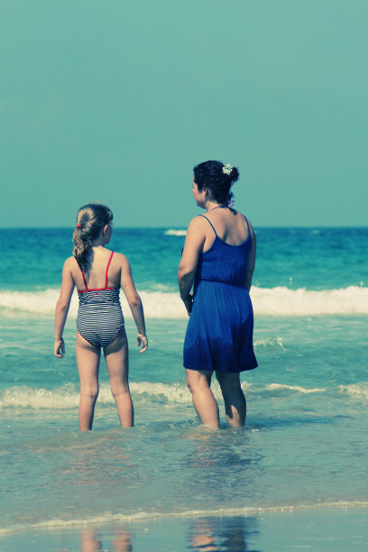 母亲和女儿图片下载