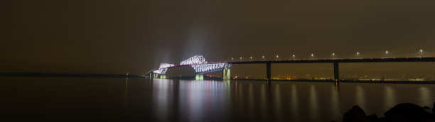 桥下灯火通明图片下载