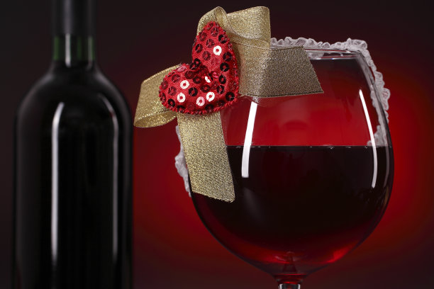 红酒杯和酒瓶图片下载