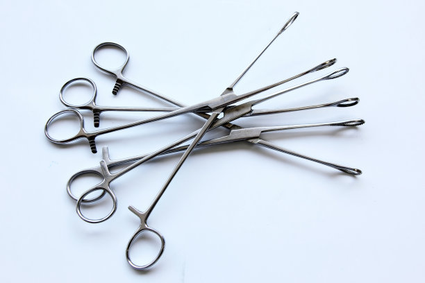 医疗工具被隔离在白色区域图片下载