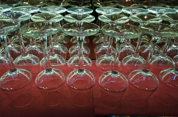 酒吧的眼镜图片下载