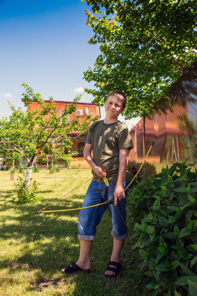 男孩射弓图片下载