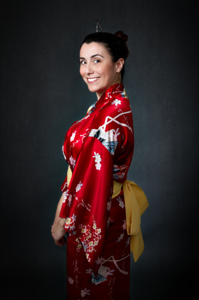 穿着亚洲传统服饰的妇女图片下载