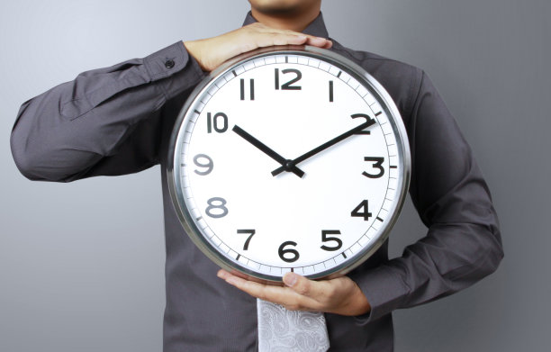 有闹钟的商人图片下载