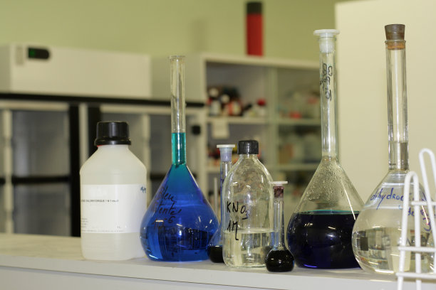 实验室玻璃器皿图片下载