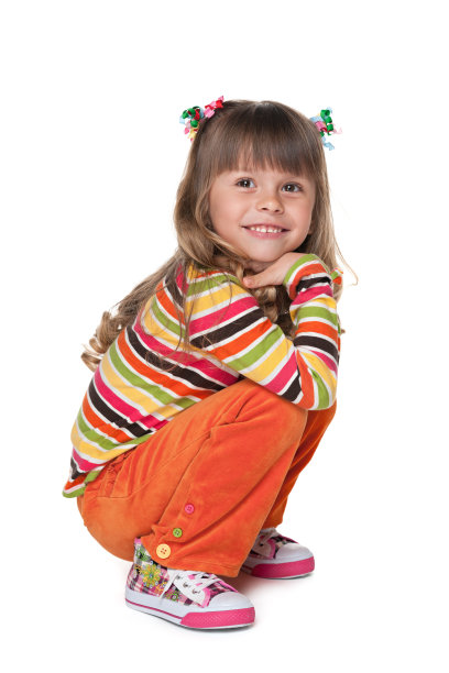 快乐的小女孩正在休息图片下载