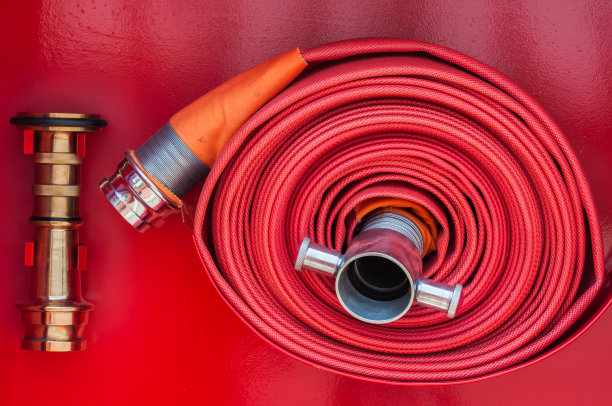 红色的消防水带图片下载