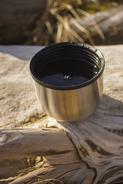 热水瓶里的茶图片下载