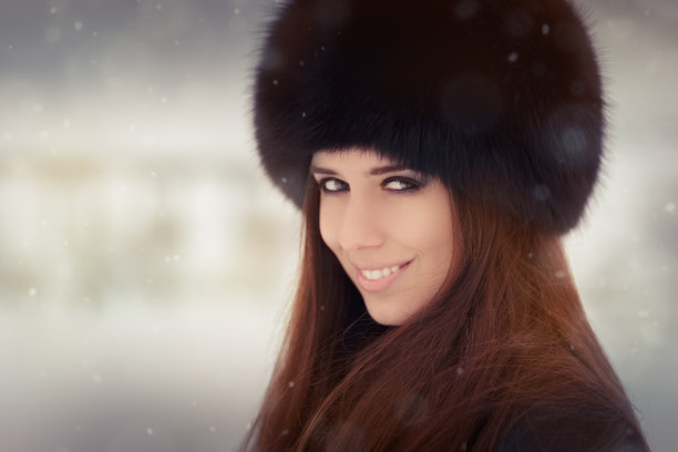 年轻女子冬季肖像图片下载