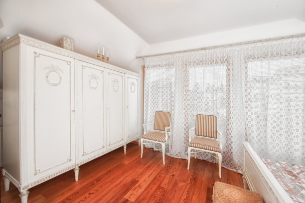 Worterobe在优雅的卧室图片下载