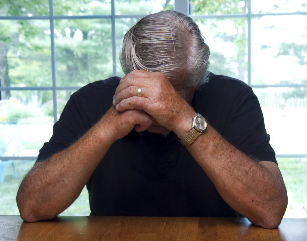 负担的人图片下载