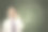 满面笑容的孩子在黑板前图片下载