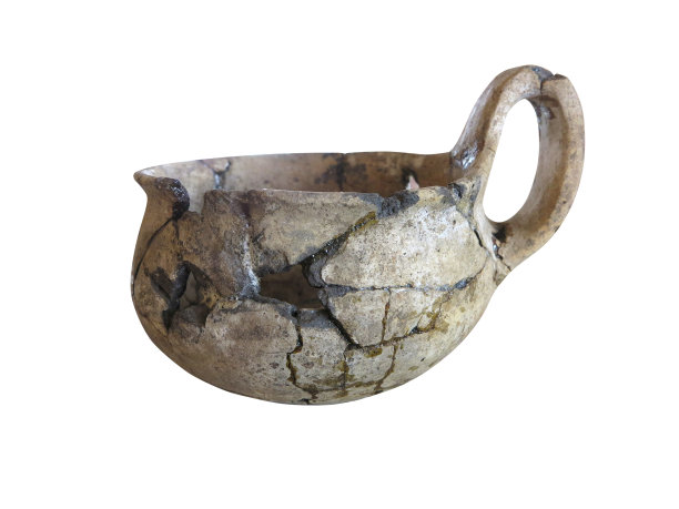 史前陶器孤立在白色之上图片下载