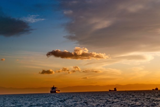 云在船图片下载