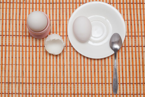 吃鸡蛋图片下载