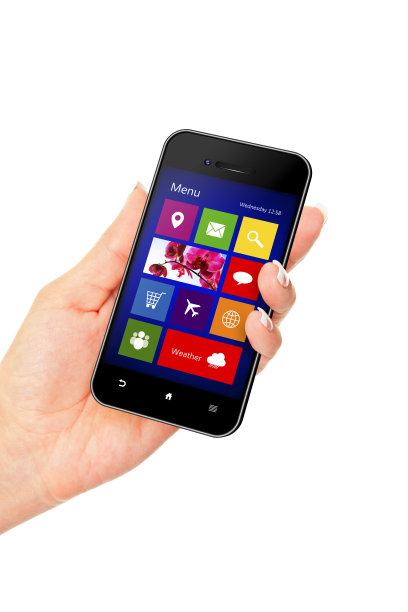 手持手机与应用程序屏幕上的白色图片下载