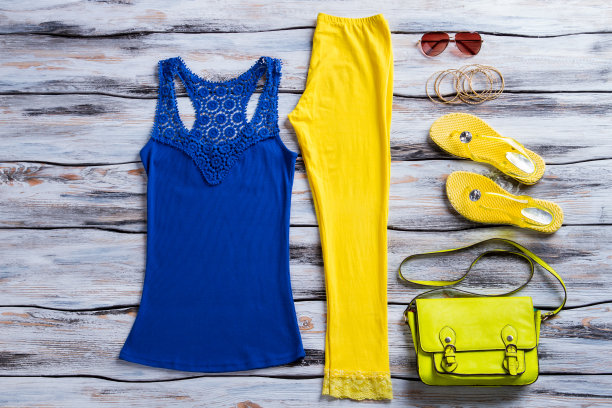 蓝色背心和裤子。图片下载