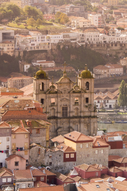欧洲葡萄牙波尔图里贝拉老城教堂图片下载