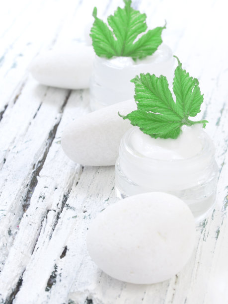 保湿霜图片下载