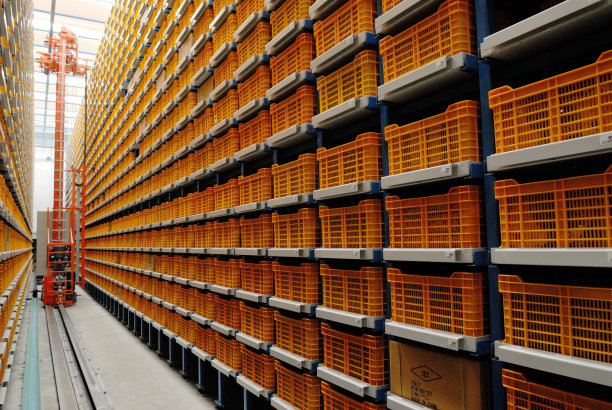 在一个仓库素材图片