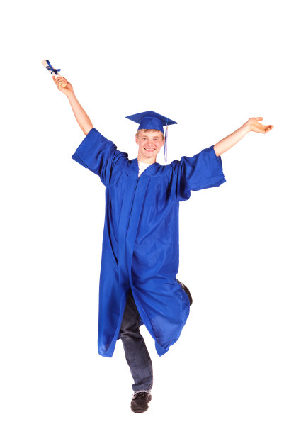 兴奋的年轻高中生毕业与文凭的白色图片下载