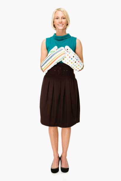 戴烤箱手套的女人图片下载