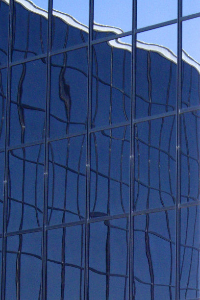 蓝色的倒影图片下载