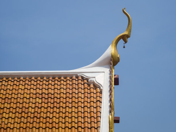 泰国寺庙屋顶，传统风格，蓝天图片下载