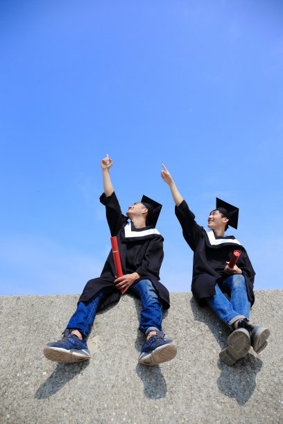 毕业生快乐望天图片下载