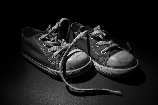 旧网球鞋图片下载