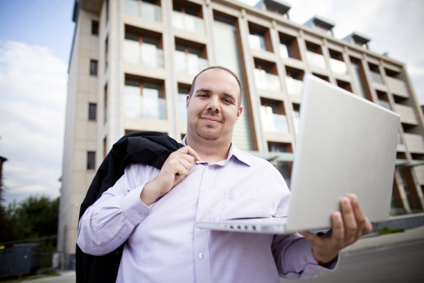 持有的笔记本电脑图片下载