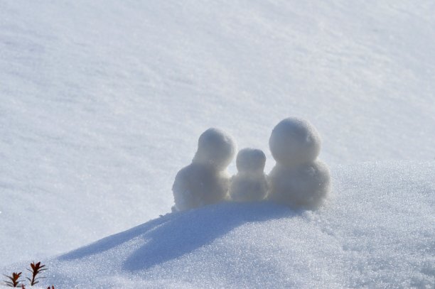 雪人家庭图片下载