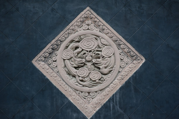 屏风上的龙雕塑图片下载