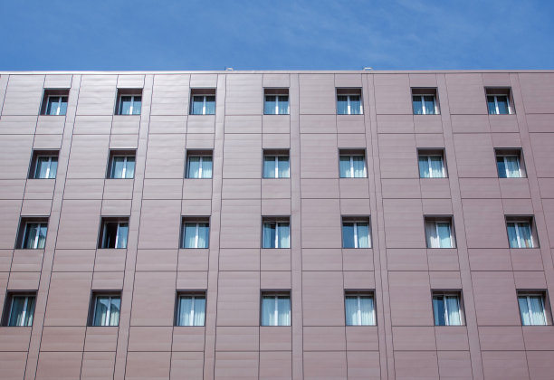 有窗户的正面建筑图片下载