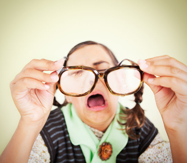 书呆子女孩哭。图片下载