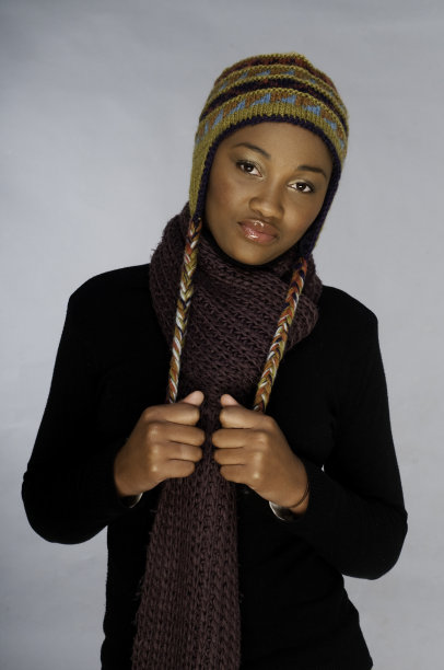 南非冬天的年轻雌性。图片下载